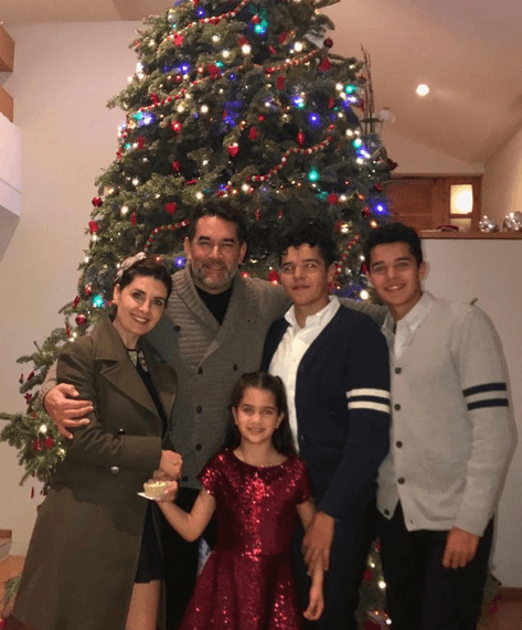 En cuanto a la educación de sus hijos, el actor comentó: "Ahora, por ejemplo, si Mayrín y yo les podemos dar la oportunidad, y su mamá Itatí, de que estudien en el extranjero adelante, que lo hagan [...]".