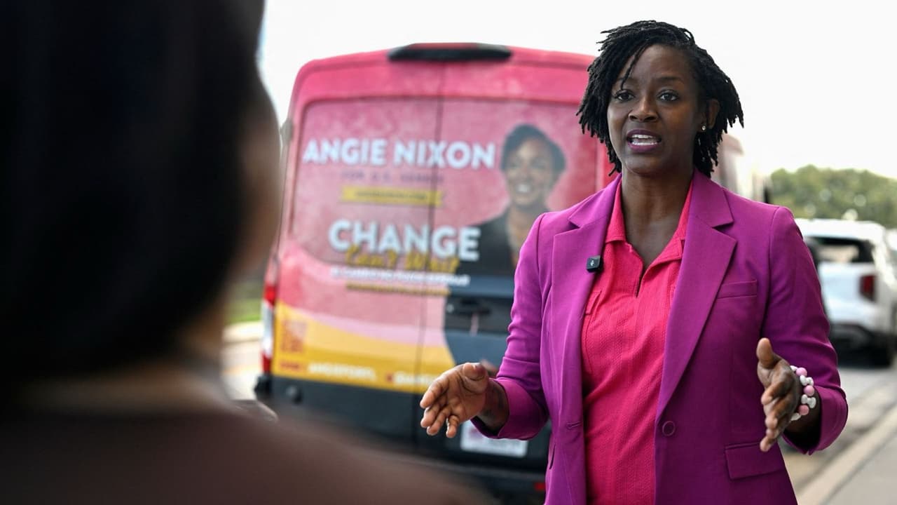 Angie Nixon responde a votantes latinos por señalamientos de socialismo y cuestiona las acciones de ICE