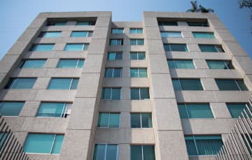 <h3 class="cms-H3-H3">Departamento en Pedregal</h3>
<br>
<br>
<b>Ubicación</b>: Jardines de la Montaña, Tlalpan, CDMX
<br>
<b>Tipo de inmueble</b>: Departamento
<br>
<b>Superficie: </b>250 m2
<br>
<b>Valor total del premio en</b>
<b>especie y efectivo: </b>$14.38 millones de pesos