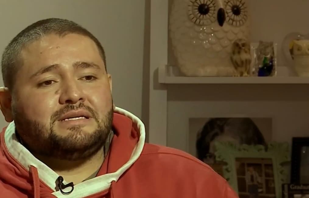 De pronto, la calidad de vida de Mejía se incrementó de forma notable al dejarse entregar al tratamiento médico, mientras trabajaba como profesor de español para adultos mayores estadounidenses. 
<b>“Tenía seguridad social, prestaciones y pagaba impuestos”, recuerda con melancolía. </b>
<br>