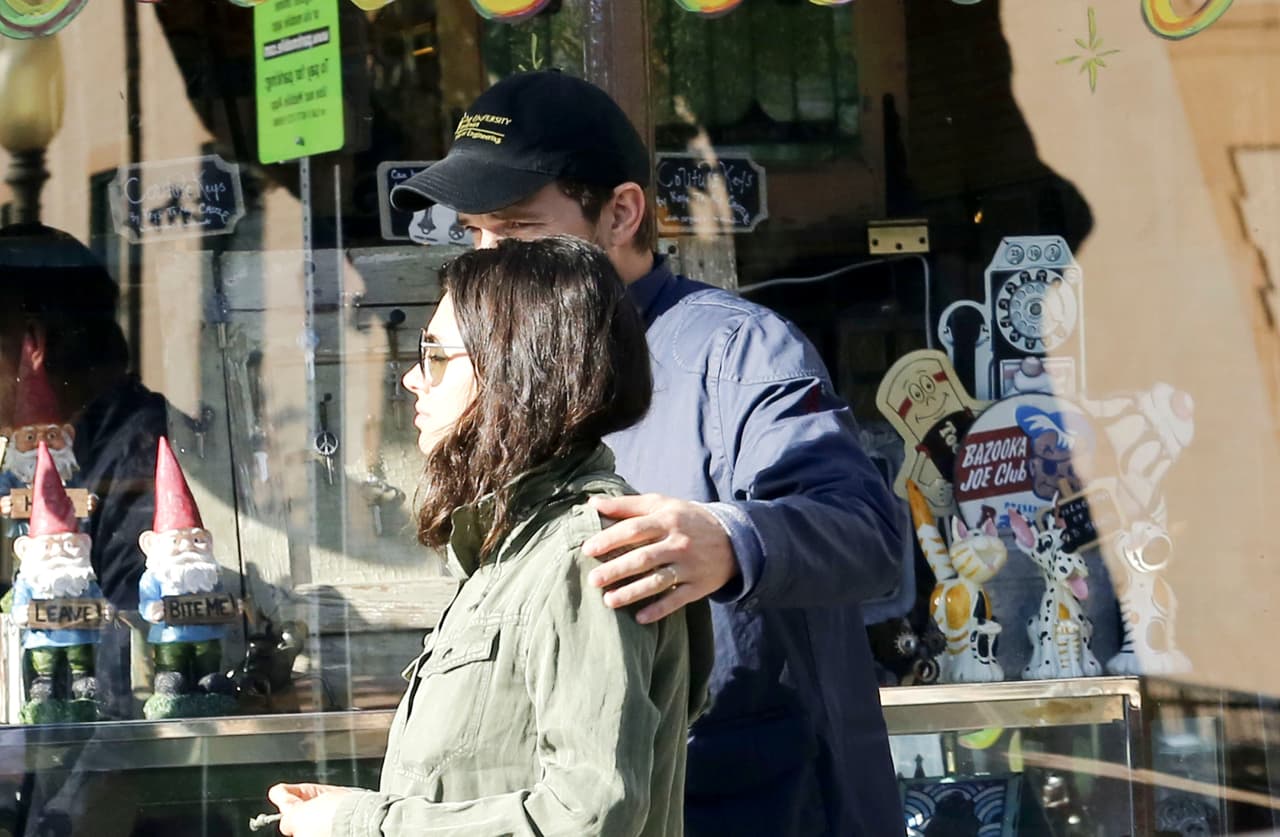 Él la cuidaba y la abrazaba todo el tiempo.