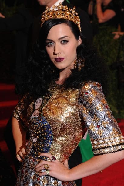 Katy es hermosa por dentro y por fuera y sus fans lo saben perfecto. Ella no tendría porque sentirse apenada por su figura.