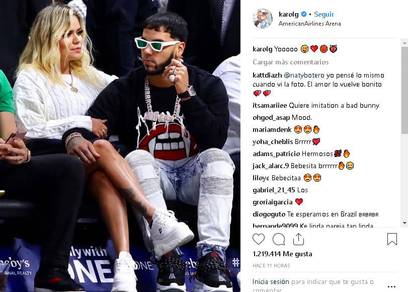 A primera vista, algunos pensaron que la mujer que estaba junto al cantante de trap 
<b><a href="https://www.univision.com/shows/premio-lo-nuestro/premio-lo-nuestro-fue-la-luz-que-ilumino-a-anuel-aa-en-sus-dias-mas-oscuros-fotos">Anuel AA, novio de la colombiana</a></b>, era Khloe Kardashian.