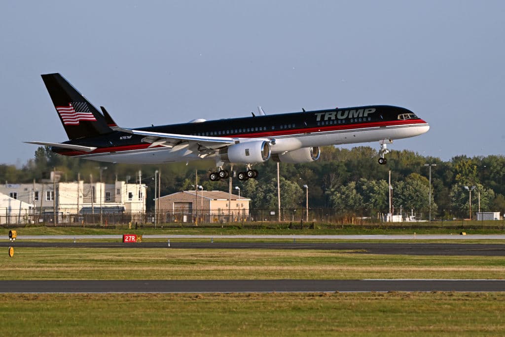 El avión de Trump aterriza en Filadelfia.