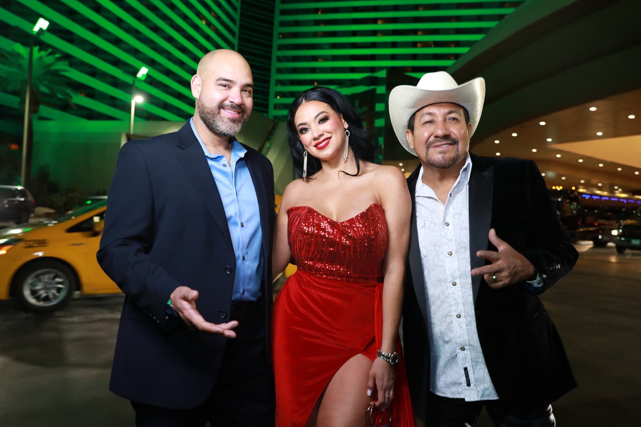 ¡Les tocó baño! El Bueno, La Mala y El Feo, se pusieron guapos para asistir al homenaje que recibió Rubén Blades como Persona del Año.