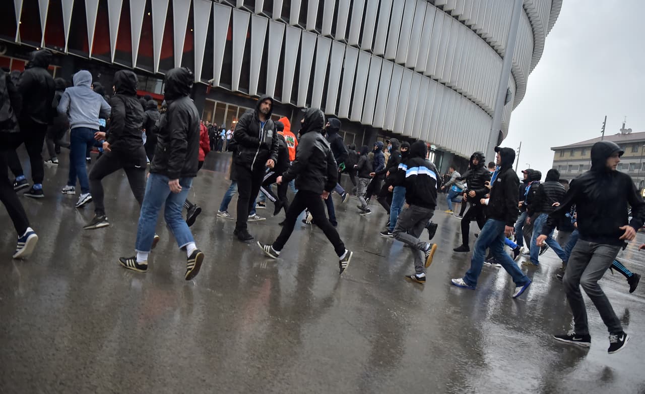 Para la fortuna de las autoridades, se logró que el recorrido de los franceses no coincidiera con el de los hinchas de Bilbao.