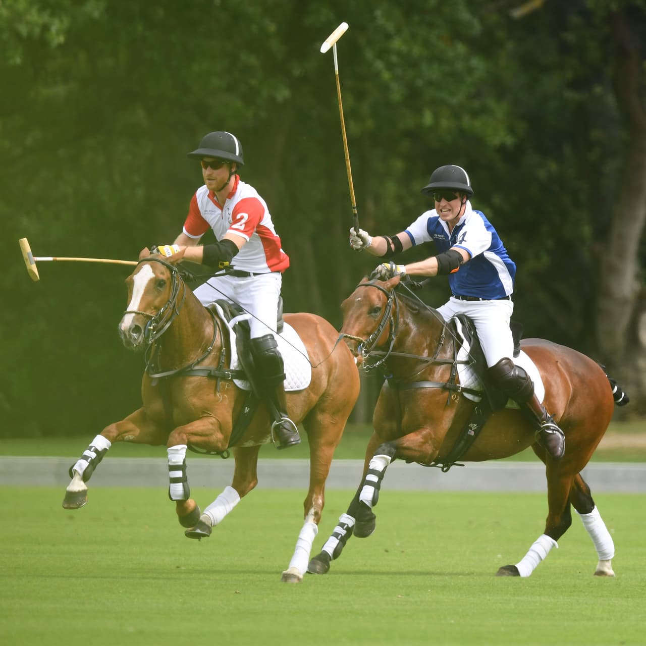 El encuentro fue disputado en honor al fallecido propietario del equipo de futbol
<b><a href="https://www.lcfc.com/" target="_blank">Leicester City</a></b>, Vichai Srivaddhanaprabha.