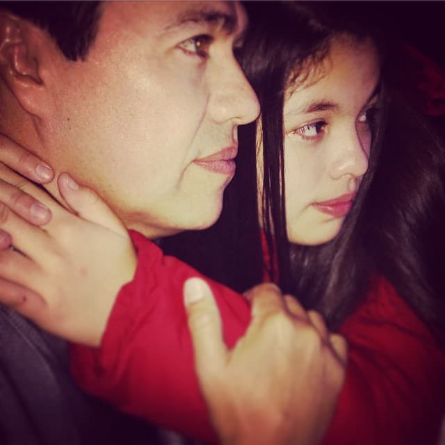 Tanto Priscila como Gustavo Ángel comparten películas relacionadas con el cine mexicano para que se sientan aún más orgullosos de sus raíces mexicanas.