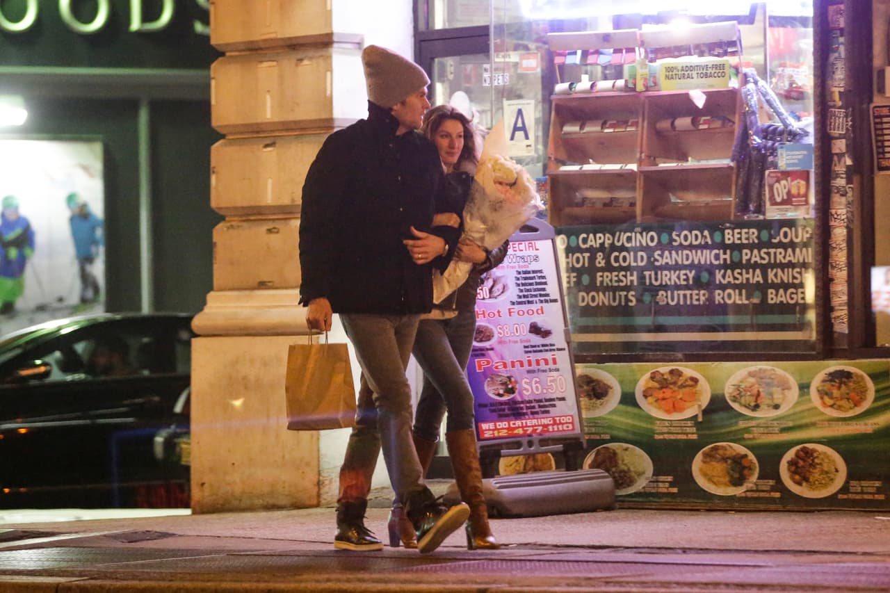 Los famosos mantienen viva la llama de su amor.