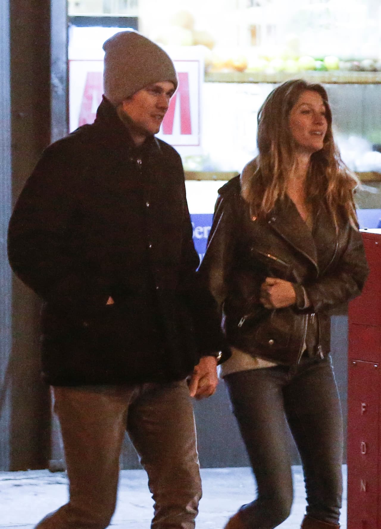 Todavía muy abrigados por el frío de la temporada.