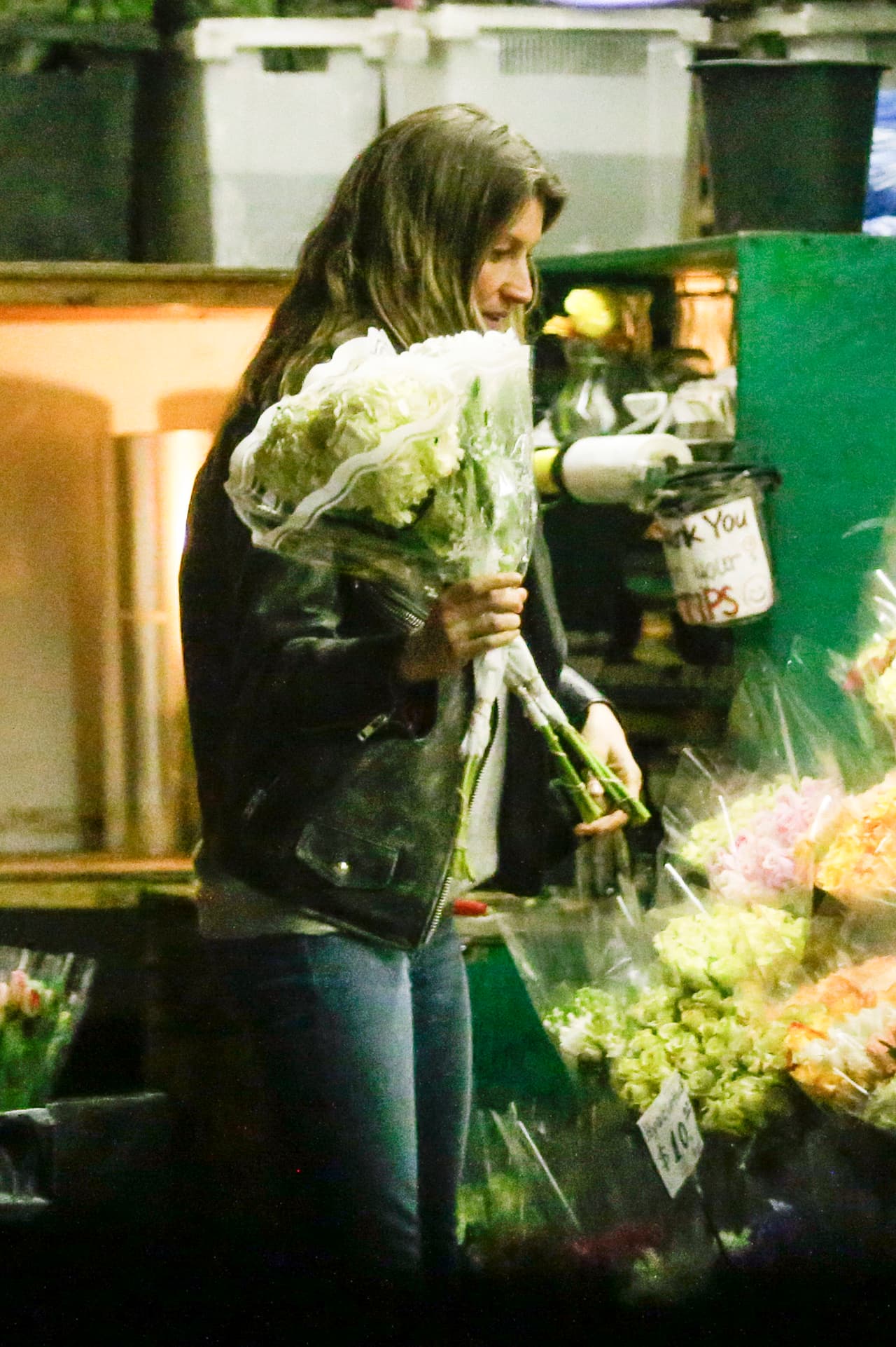 La modelo eligió varios ramos.