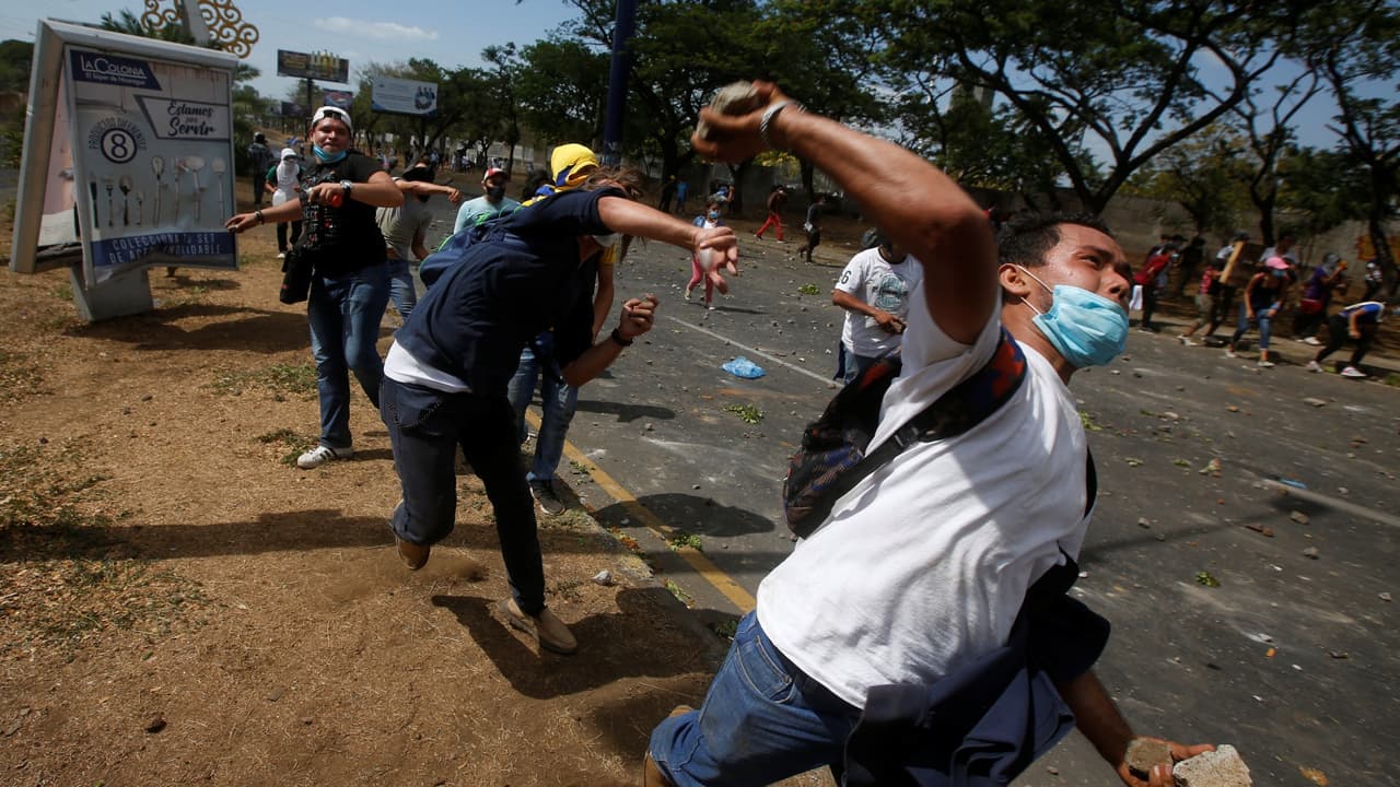 Nicaragua: gobierno dice que busca el diálogo mientras envía al Ejército a controlar uno de los centro de las protestas que dejan 10 muertos