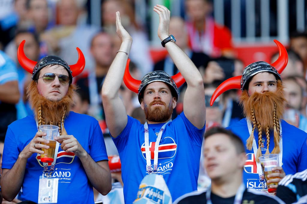 Aficionados de Islandia gritan antes del partido del Grupo D entre Argentina e Islandia en la Copa Mundial de Fútbol de 2018, en Moscú, Rusia, el sábado 16 de junio de 2018. (Foto AP/Victor Caivano)