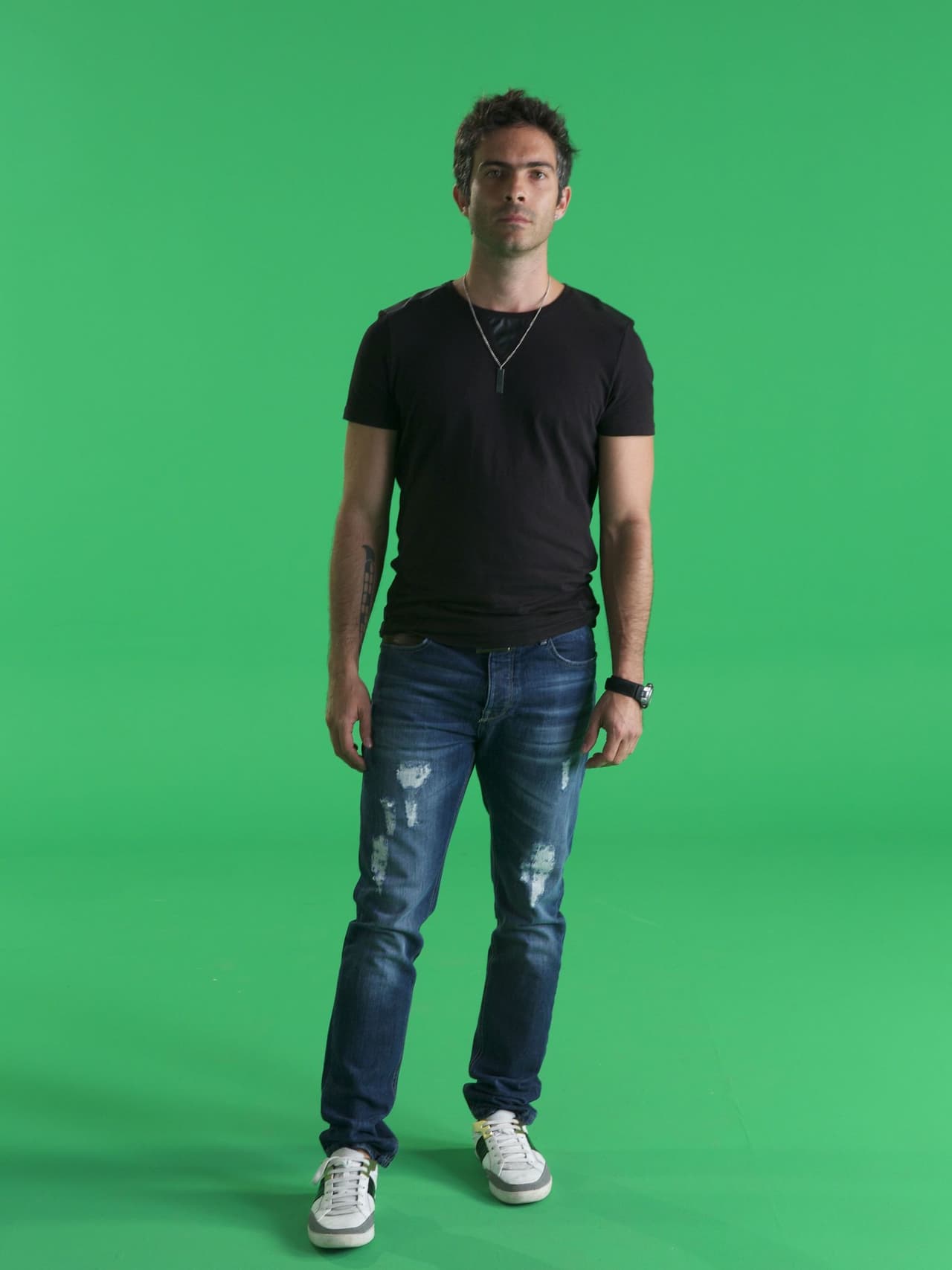 Con un hijo recién nacido y una esposa que detesta vivir en Estados Unidos, Mercurio divide su existencia entre una vida familiar que le ayuda a evocar épocas mejores y una vida delincuencial.