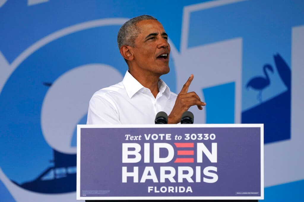 El expresidente Barack Obama habla durante un mitin en favor del candidato demócrata a la presidencia Joe Biden, el sábado 24 de octubre del 2020 en la Universidad Internacional de Florida en North Miami, Florida.
