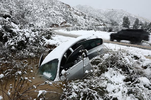 Las autoridades insisten que las condiciones invernales pueden causar serios accidentes, debido al hielo invisible en las vías. Especialmente, en las carreteras y paces de montaña.