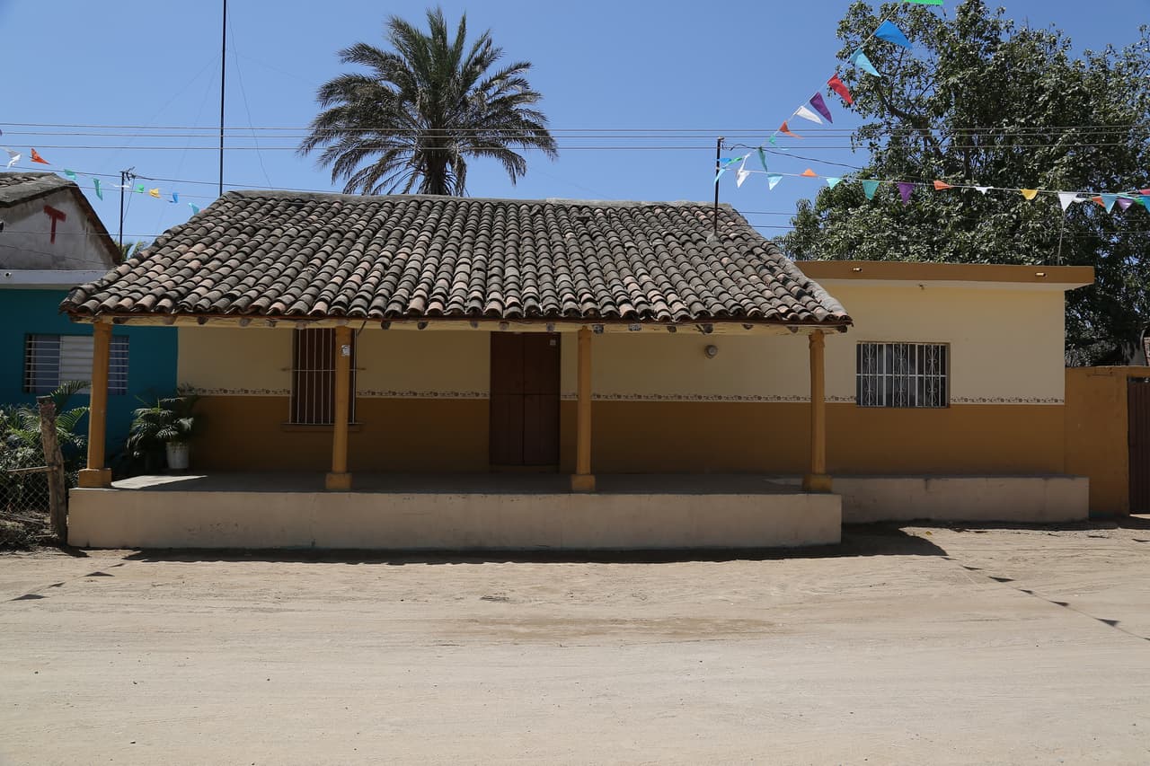 Las casas de la región se caracterizan por sus techos de teja y sus grandes pórticos.