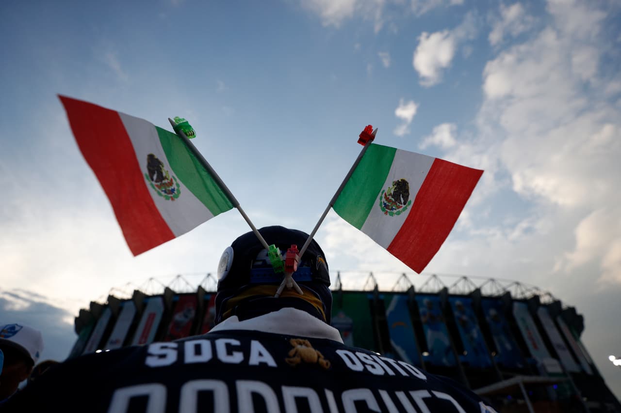 México — San Jose | 
<a href="https://consulmex.sre.gob.mx/sanjose/" target="_blank">Sitio web </a>
<br>2125 Zanker Road
<br>San Jose, CA 95131 
<br>Teléfono: (408) 294-3414 
<br>Correo: consjose@sre.gob.mx