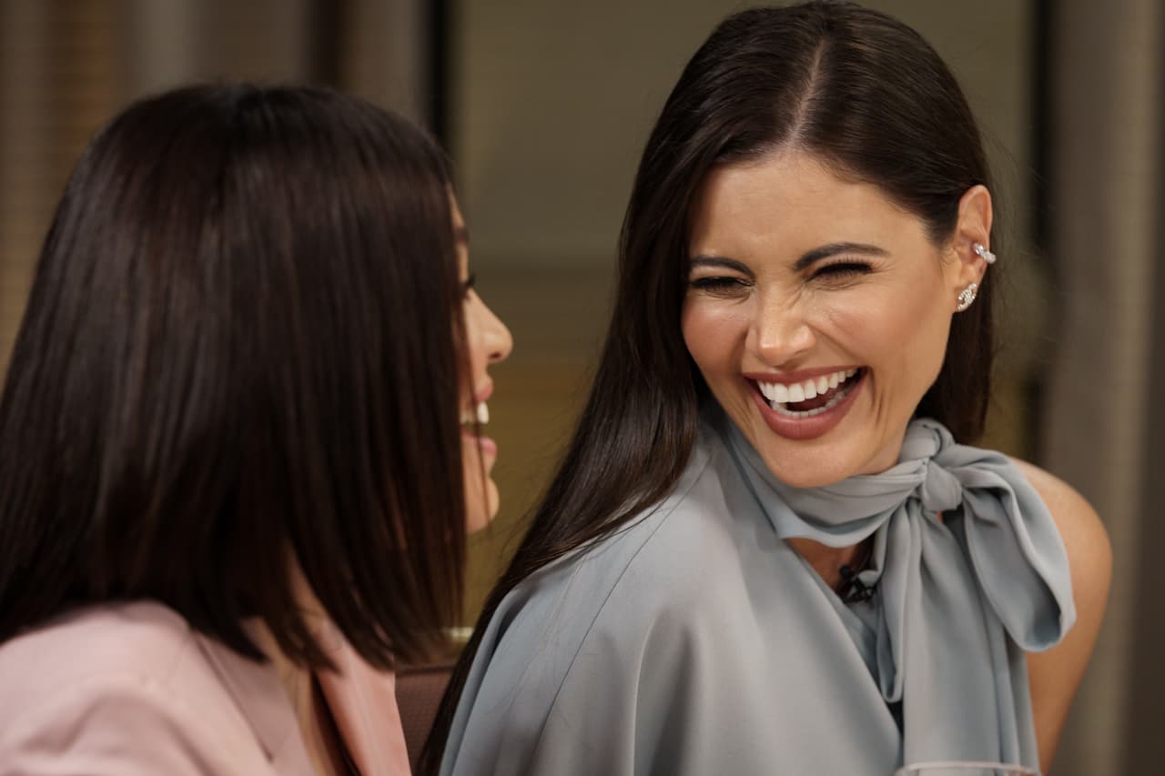 "Después de dos divorcios, con personajes que no vamos a traer a la mesa […] Llegué a Univision cuando mi bebé estaba de tres o cuatro meses. Por cosas de la vida, 
<b>yo me divorcié durante mi embarazo</b> y fue durísimo estar en ese proceso y a la vez, a punto de tener un bebé, es una historia que no se la deseo a nadie",
<b> </b>dijo Chiqui.
<br>