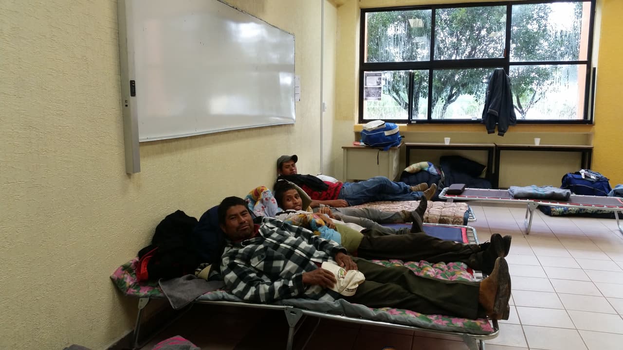 Los residentes de Xaltepec y la Joya fueron llevados a un refugio después de un deslizamiento de tierra que se produjo en Xaltepec.