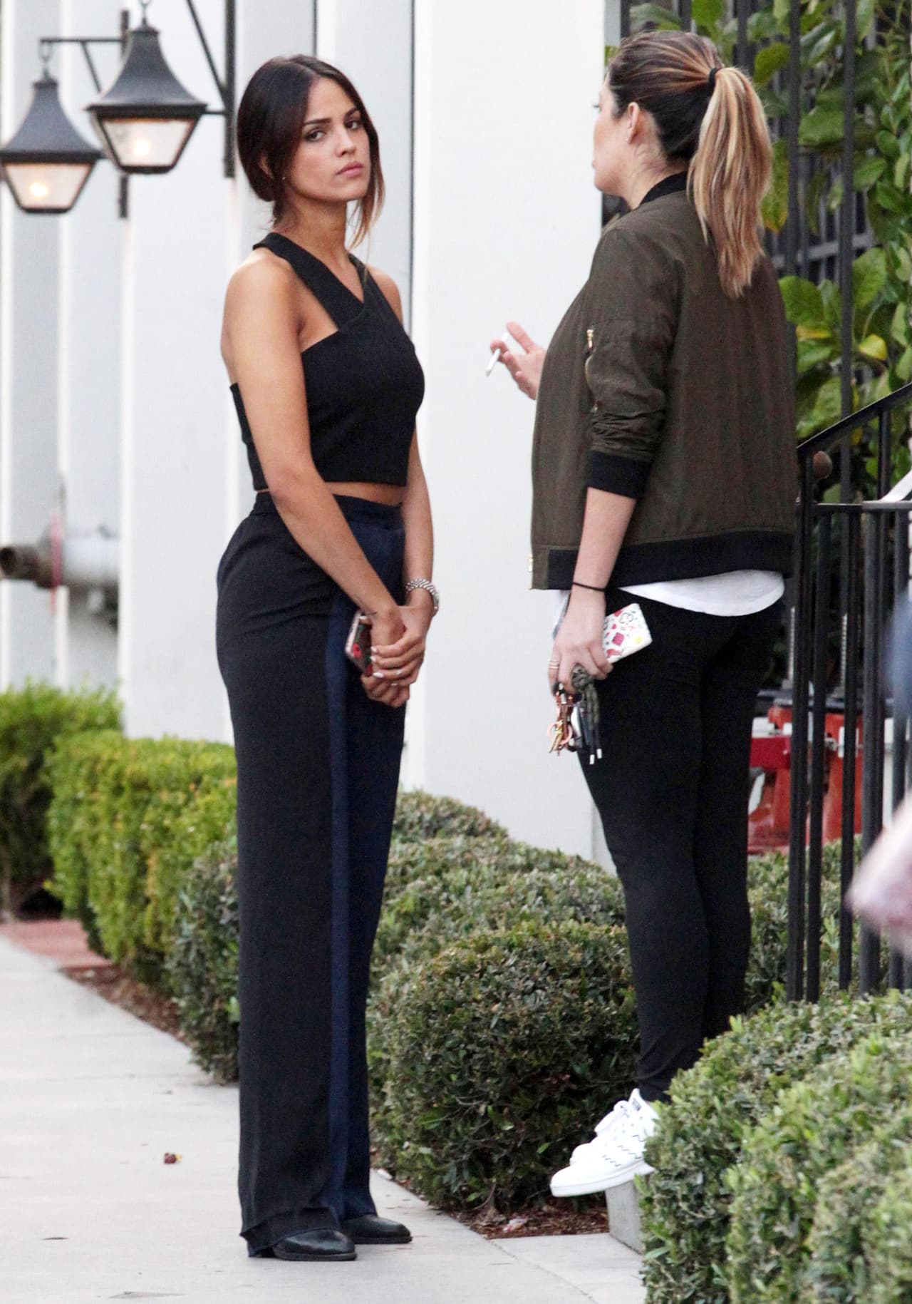 La revista TVNotas reveló que no tiene muy buena relación con Belinda y hasta tuvieron un pleito por un galán.