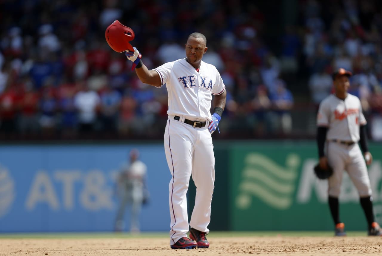 Adrián Beltré fue ovacionado por la afición de los Rangers en Arlington.