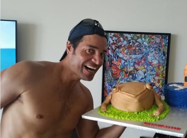 El cantante Chayanne llegará a los 50 el próximo 28 de junio, aunque el puertorriqueño sin duda podría aparentar por lo menos 45 años.