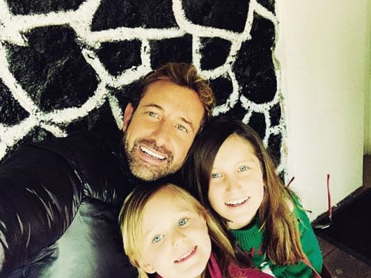 En días recientes Gabriel Soto ha estado muy cerca de sus hijas, el pasado 11 de diciembre asistió al concierto navideño de su hija mayor, donde también se encontraba Geraldine Bazán: "En el Christmas Concert de Elissa. Felicidades hija. Estoy orgullosísimo de ti", escribió el actor en Instagram.