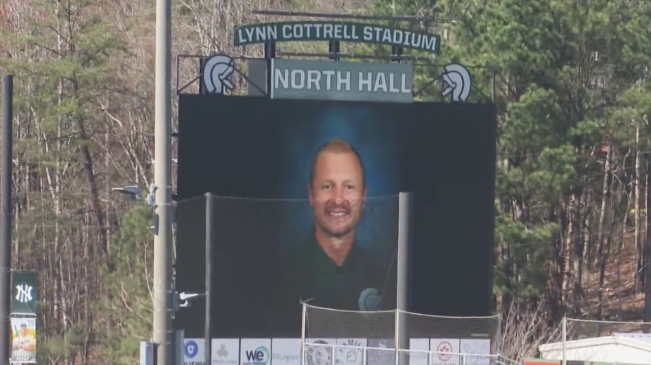 Fiscal retira cargos contra cinco adolescentes por muerte de maestro en Georgia