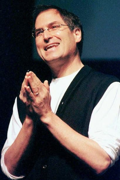 Nació el 24 de febrero de 1955 en San Francisco.