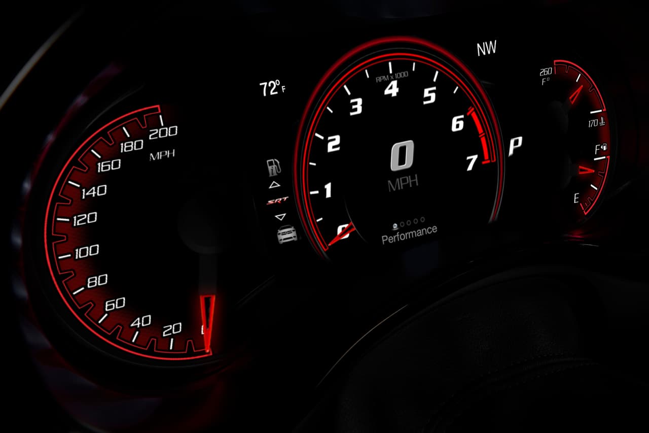 En cuanto a su velocidad máxima, esta SUV con 3 filas de asientos puede alcanzar una velocidad máxima 180 mph (288 kmh).