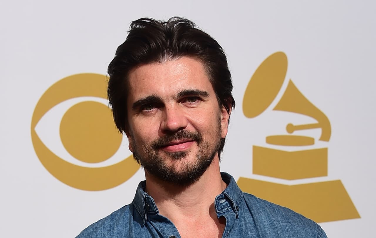 Tras una larga trayectoria, el cantautor y músico Juanes recibirá reconocimiento como Persona del Año 2019 por la Academia Latina de la Grabación.
<br>