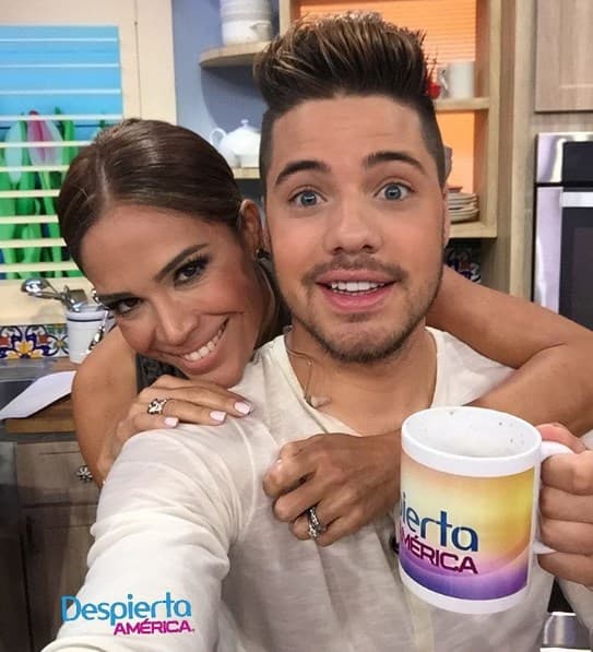 ¿Con quién comparten su cafecito esta mañana?