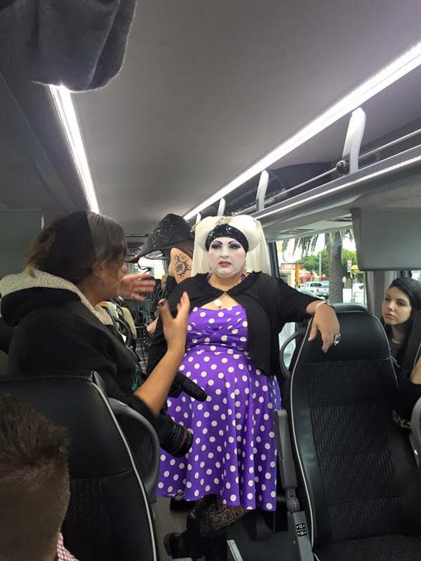 Decenas protestan contra política de “nombres reales” de Facebook