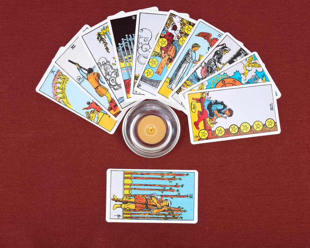 <b>LOS HORÓSCOPOS BAJO LA INFLUENCIA LUNAR Y EL TAROT</b>
<br>
<b>Fase Lunar</b>: Menguante
<br>
<b>Iluminación: </b>92%
<br>
<b>Signo de influencia:</b> Aries 
<br>
<b>Carta del Tarot:</b> El Carro de frente. 
<br>