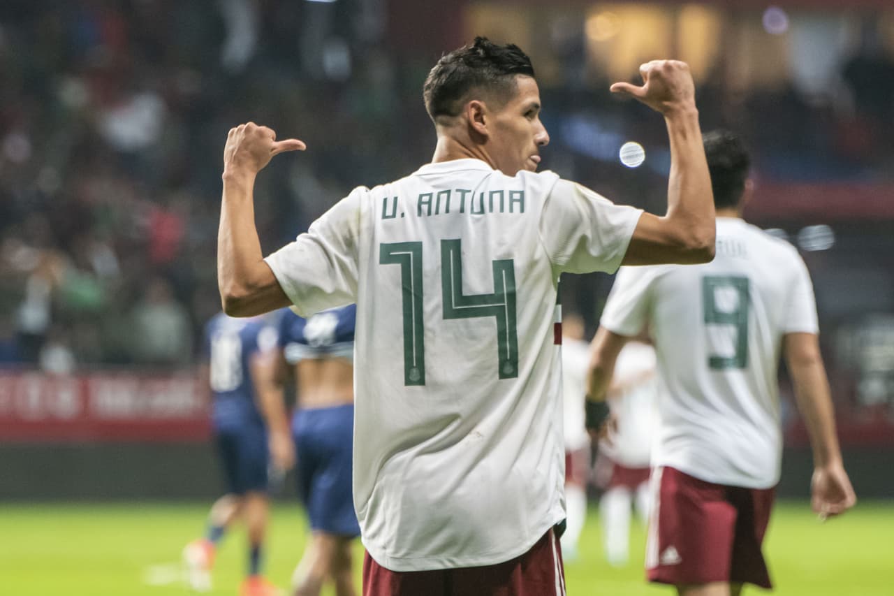 Adiós a la gambeta, por la banda, de Uriel Antuna. El jugador de las Chivas sería otra de las bajas sensibles del Tri, ya que es una pieza importante.