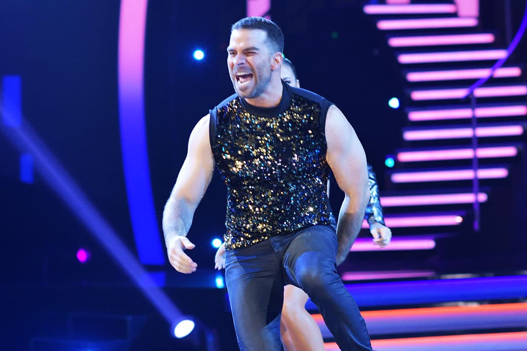 Aunque no ganó el premio, Alejandro Nones pudo mostrar otra cara al público con este baile urbano.