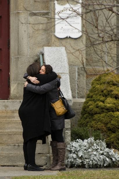 Un voluntario de la Cruz Roja, Rosty Slabicky, que asistio a la misa del domingo en la iglesia Saint Rose of Lime, señaló que las familias y quienes brindaron asistencia de inmediato en el lugar de la tragedia estaban "destrozados".