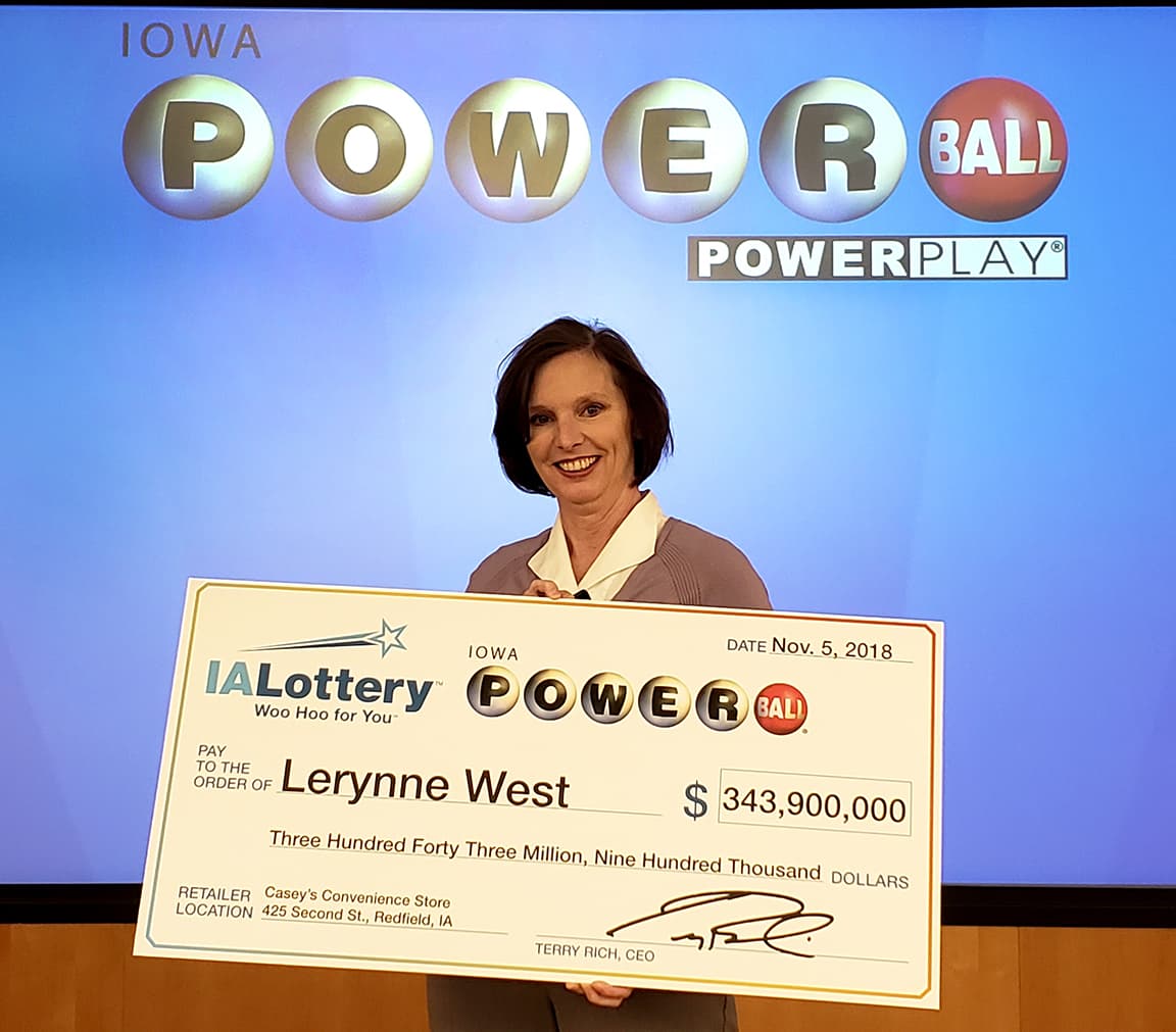 Es madre soltera, tiene un carro viejo y acaba de descubrir que ganó el Powerball