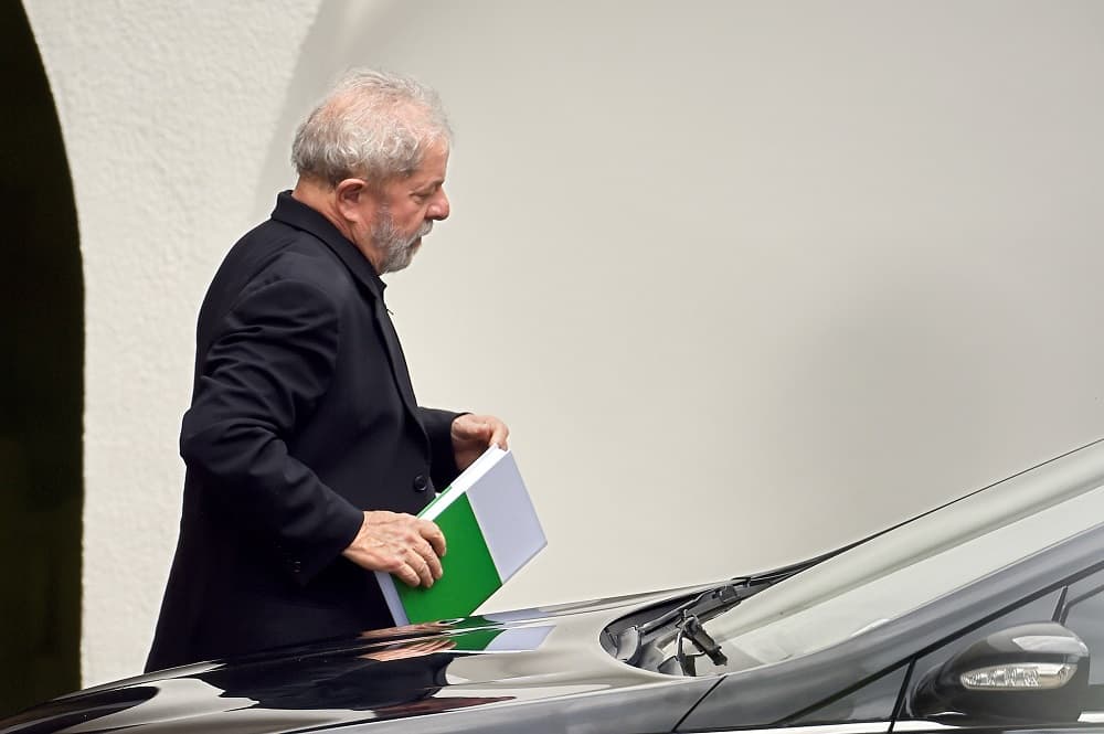 Lula es acusado formalmente por lavado de dinero