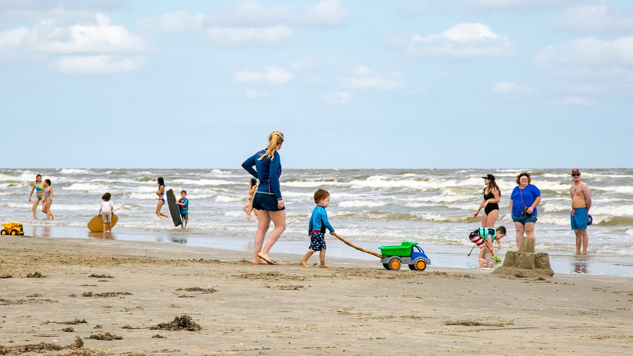 La playa está abierta desde mediados de marzo hasta principios de septiembre.