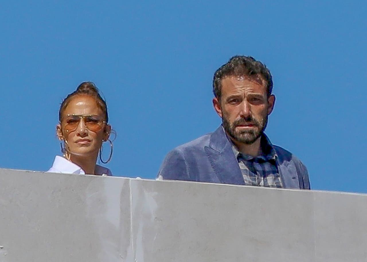 Este sábado 1 de octubre, Daily Mail informó que los actores visitaron su futuro hogar, en donde un grupo de trabajadores se encontraba laborando.