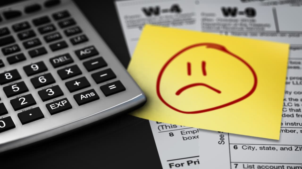 <b>¿Y si no tengo noticias sobre mi reembolso?</b>
<br>De acuerdo con el IRS, si han pasado más de 21 días de que presentaste tu declaración y no has tenido noticias de tu rembolso puede deberse a diversos motivos.
<br>En caso de que haya errores o inconsistencias, la autoridades se pondrá en contacto contigo.