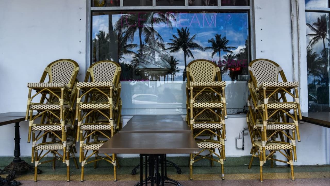 Miami Beach abre restaurantes: cierran vías para colocar las mesas en las calles y atender al aire libre