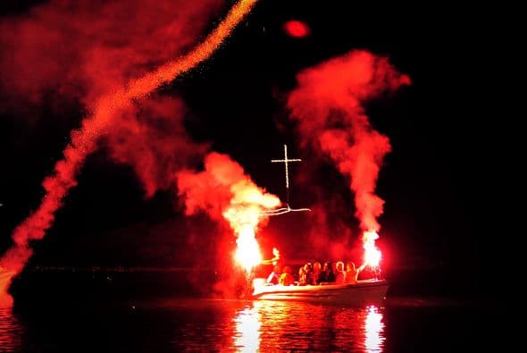 Foto a foto, una detallada explicación de lo que representa el viernes Santo en la religión católica.
