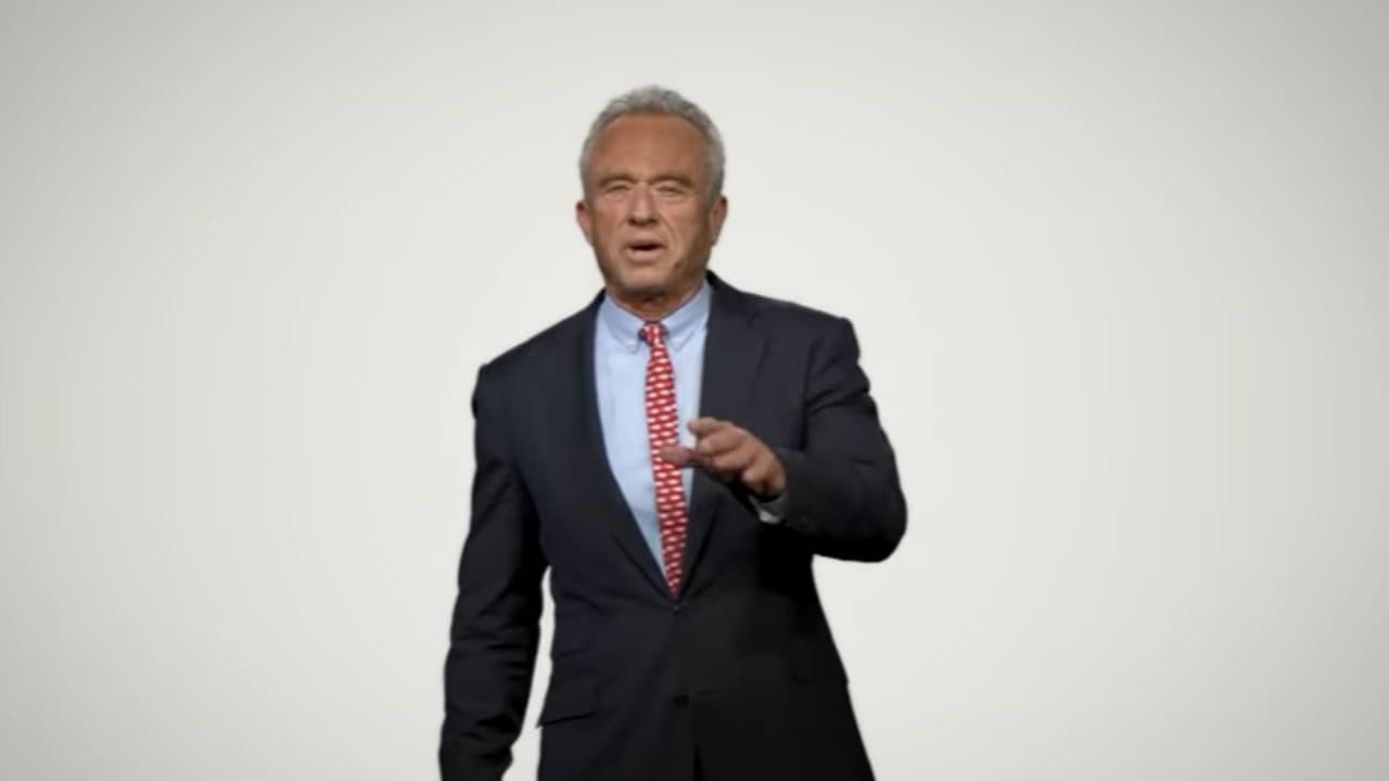 Secretario de Salud encabeza show de YouTube, ¿de qué son los videos?