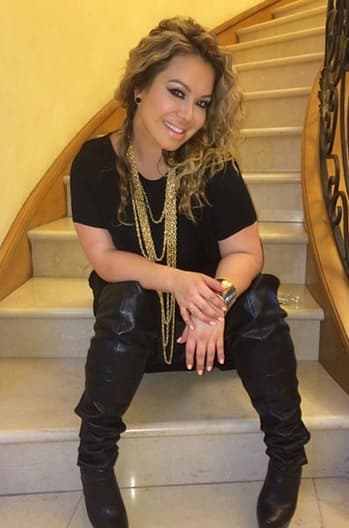 Pero antes dejó clara una cosa, ella no está cobrando por hacerle promoción a esta publicación, como se había rumorado en diversos medios. Ella señaló que jamás le cobraría a la empresa de su madre.