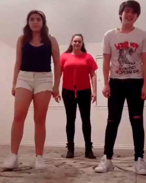 "Creo que es algo importantísimo para los artistas de hoy en día, 
<b>ser muy real </b>porque es un mundo donde hay redes sociales y la gente quiere ver realmente cómo vives y cómo eres", señaló la cantante.