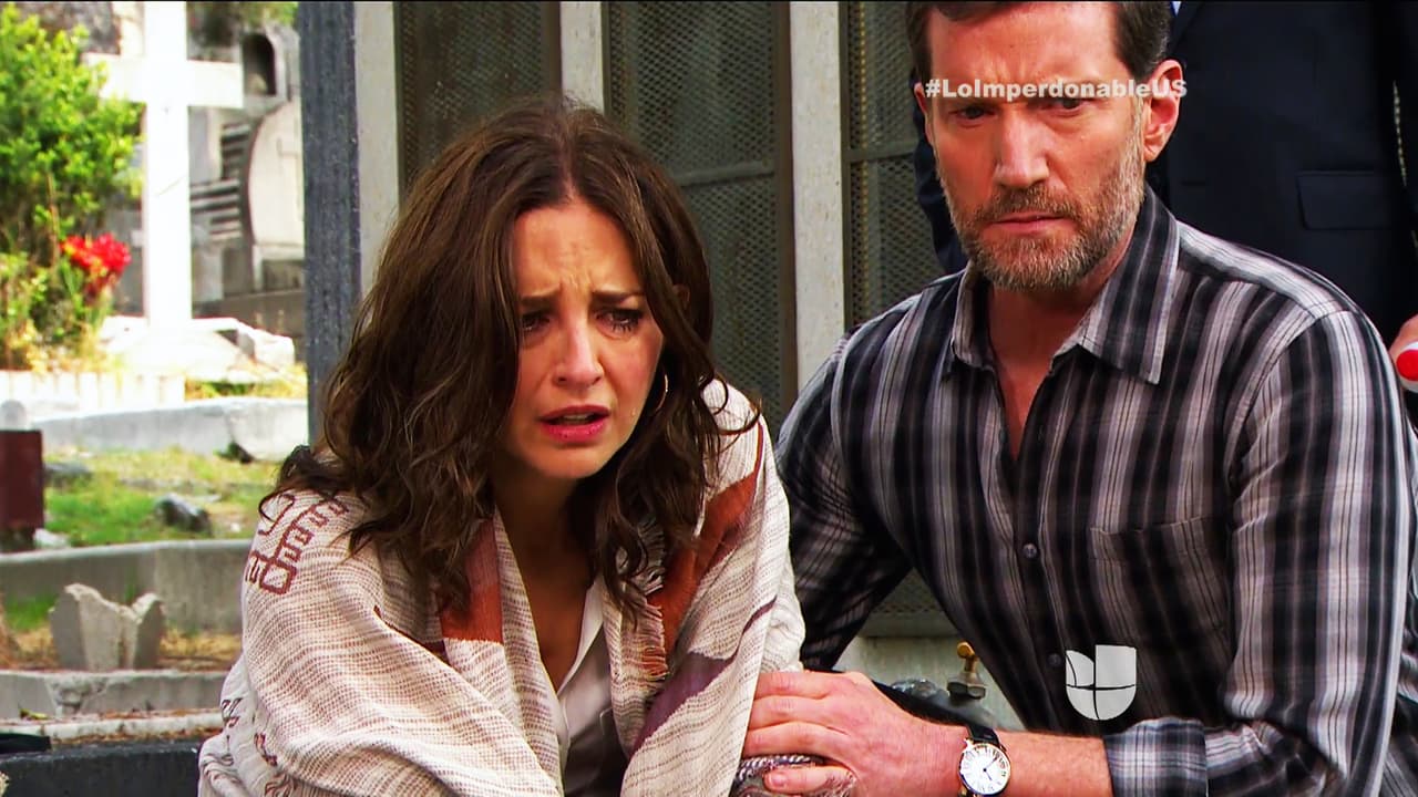 ¡Qué pena Magdalena! Estás destrozada al ver la tumba de tu pequeña Verónica.