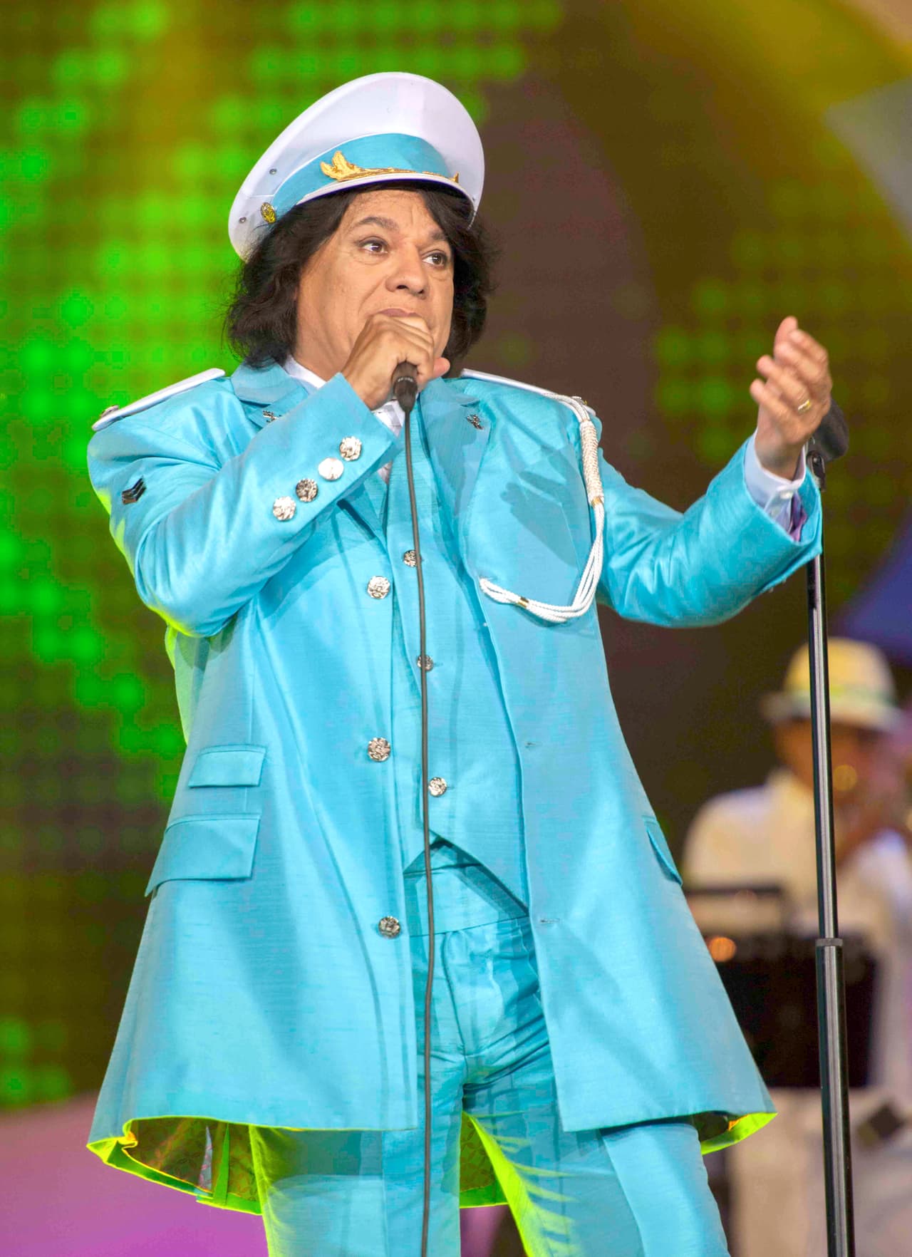 El cantante mexicano Juan Gabriel siempre será recordado por su legado musical, pero también por su ropa brillante y estrafalaria.